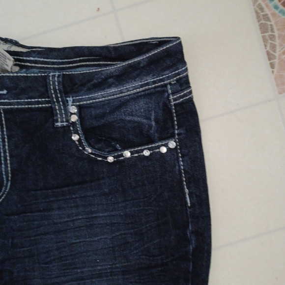 Gentry Used Earl Jeans - Picture 3 of 6